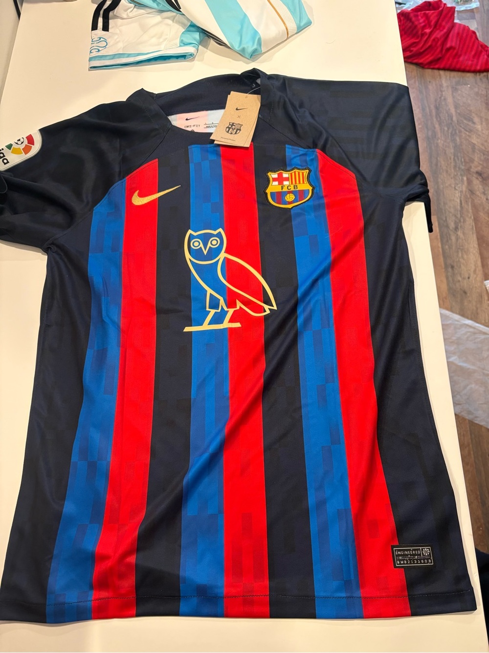 Mens Nike FC Barcelona OVO and DRAKE large slim fit soccer jersey
